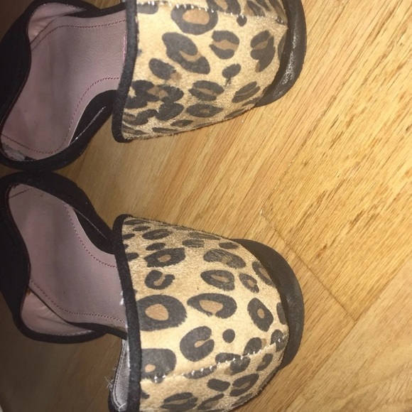 Betsey Johnson black and leopard print flats - Picture 2 of 7